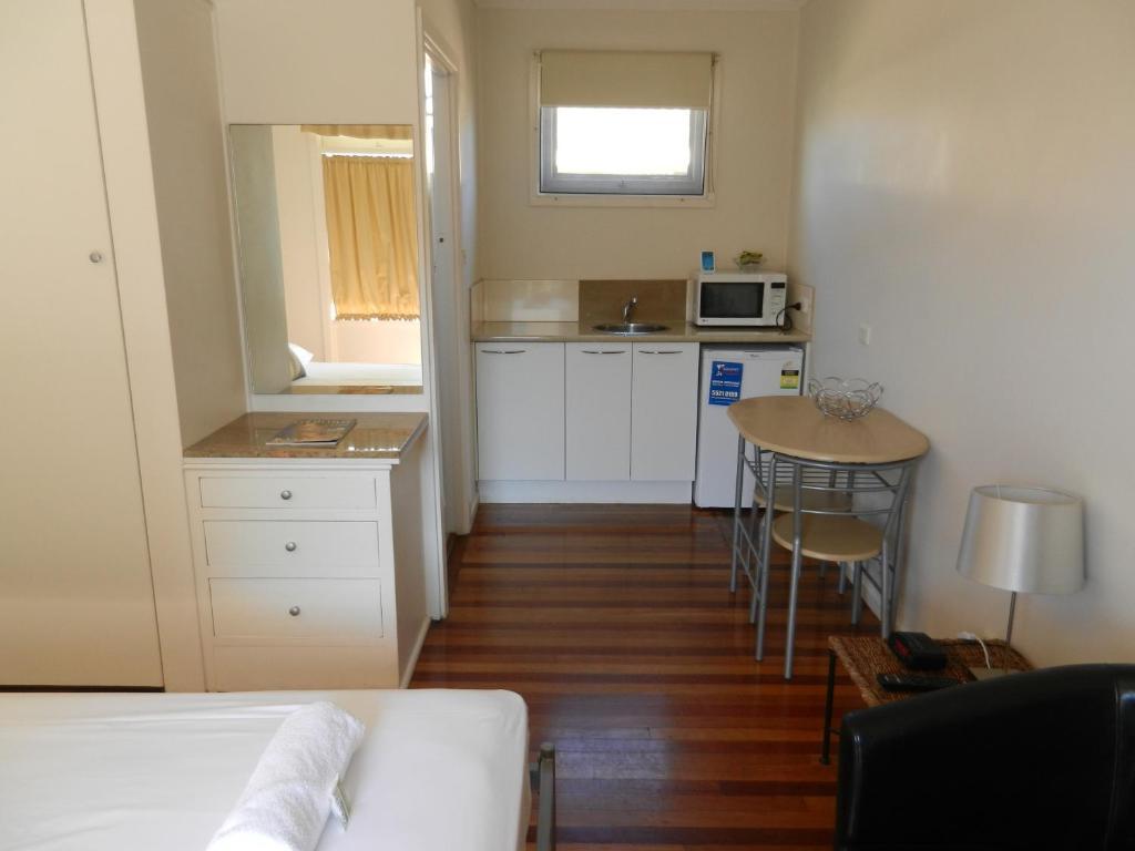 Golden Shores Motel Bilinga Zimmer foto