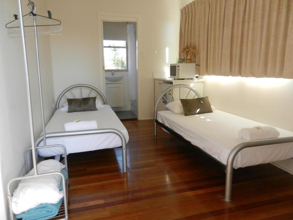 Golden Shores Motel Bilinga Zimmer foto