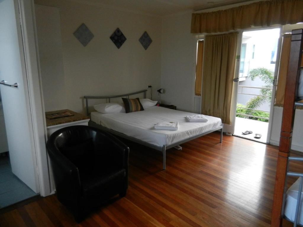 Golden Shores Motel Bilinga Zimmer foto